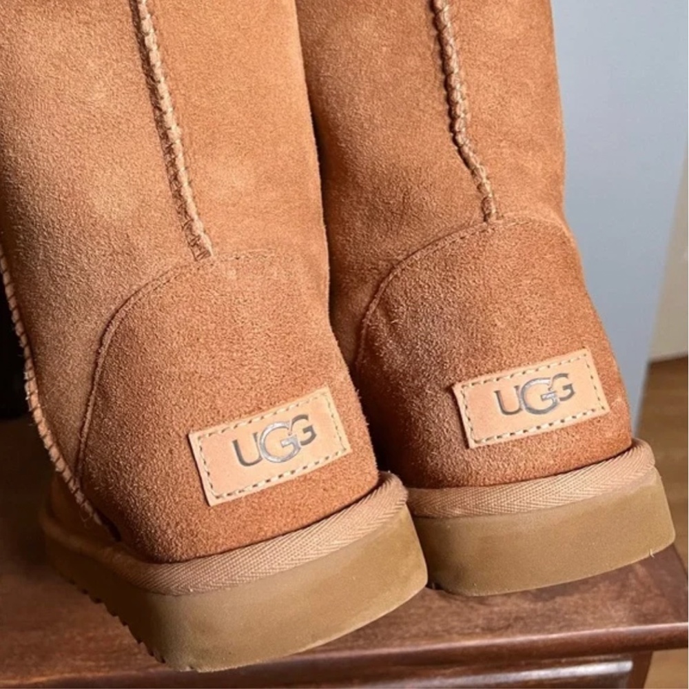 UGG| CLASSIC II SHORT BOOT - Picture 2 of 11